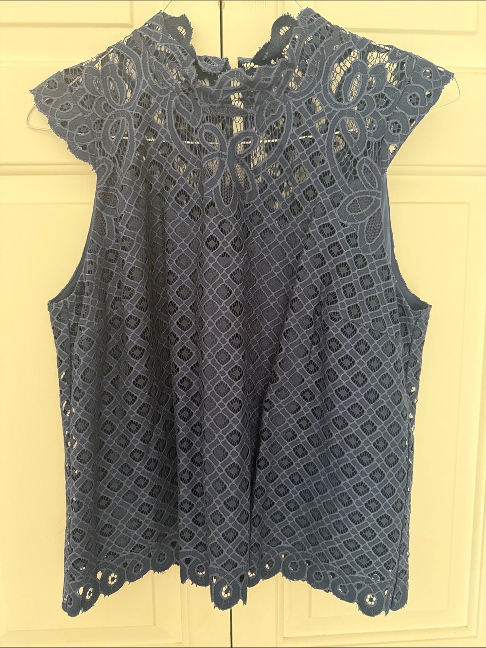 Laundry x Shelli Segal Navy Lace Sleeveless Shell Top